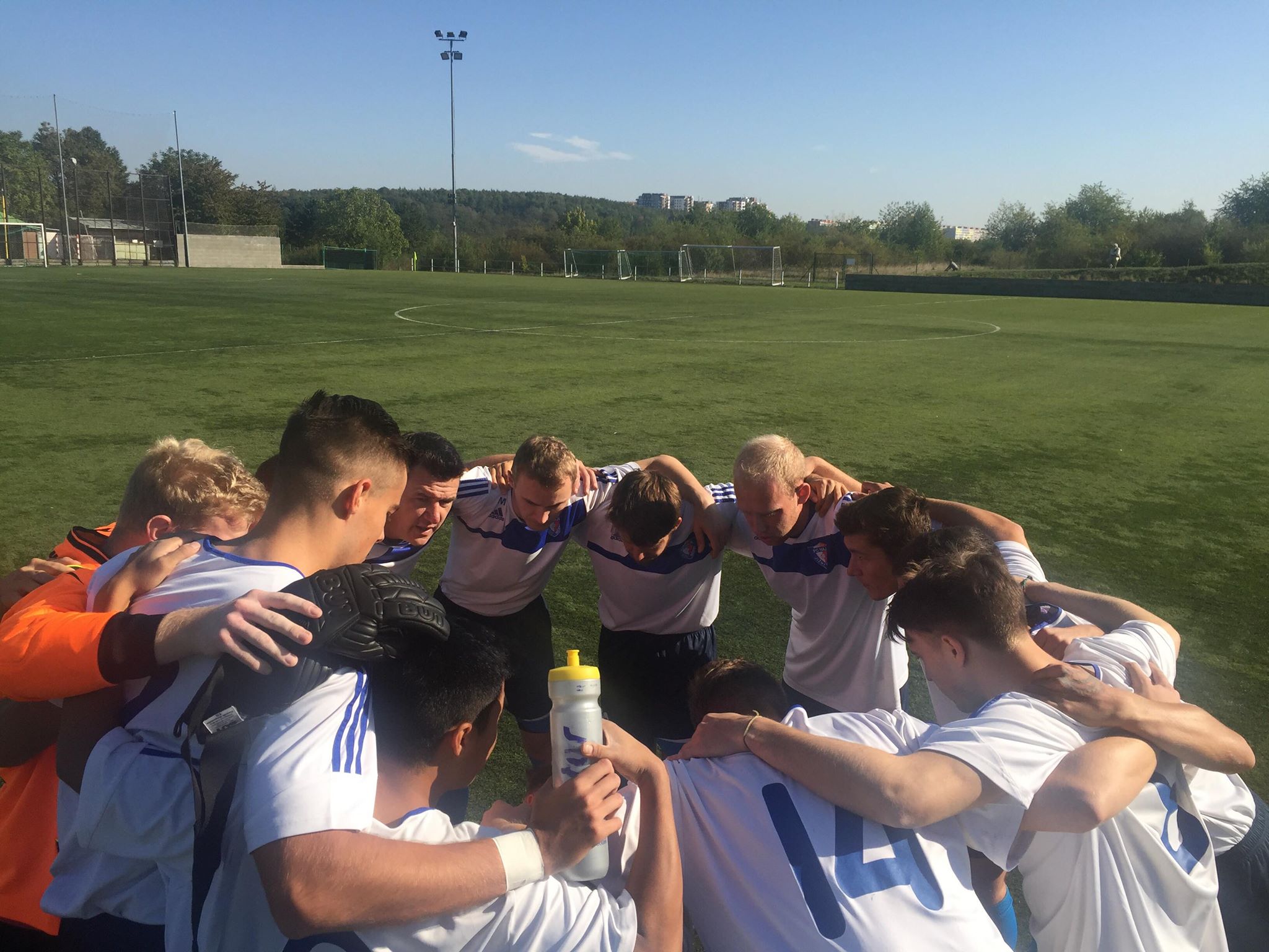 Mui A: Trpen pokrauje