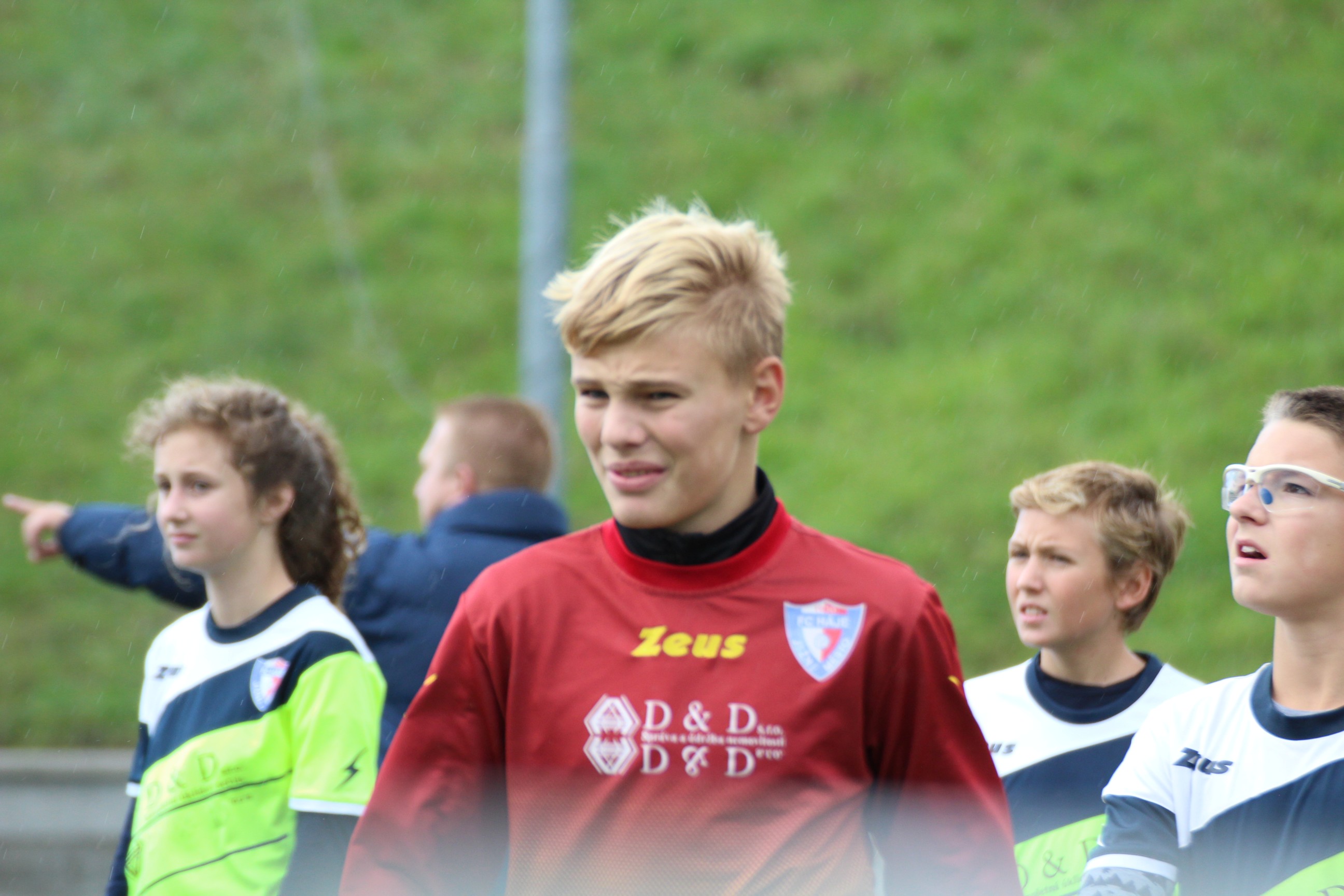 Ronk 2004: Konfrontace s dvm fotbalem